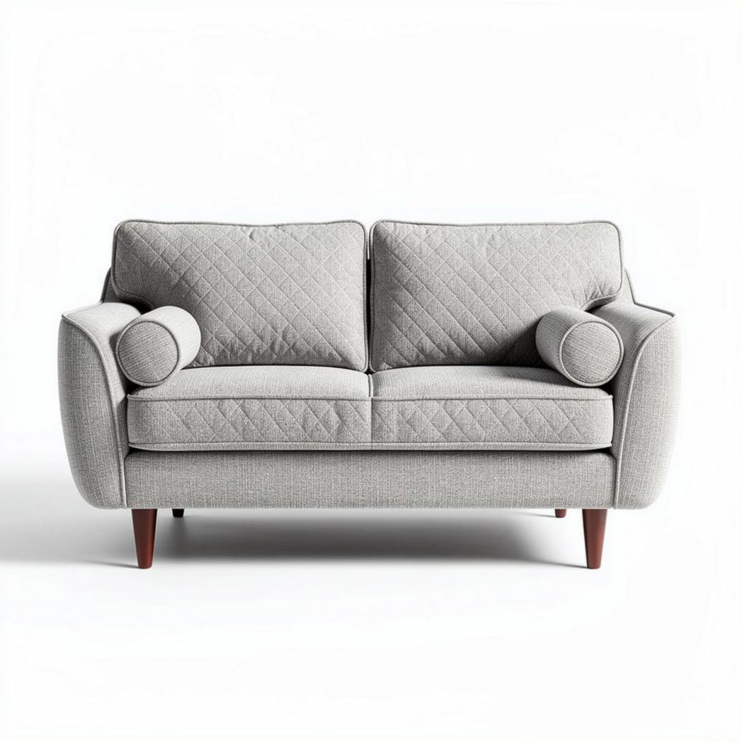 Lichte grijze bank met ronde armleuningen en houten poten 150 x 80 x 75cm